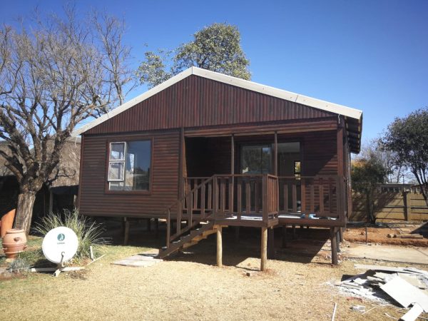 9m x 11m One Bedroom Log Cabin, Elevated 2.4m Above Ground. - Image 5